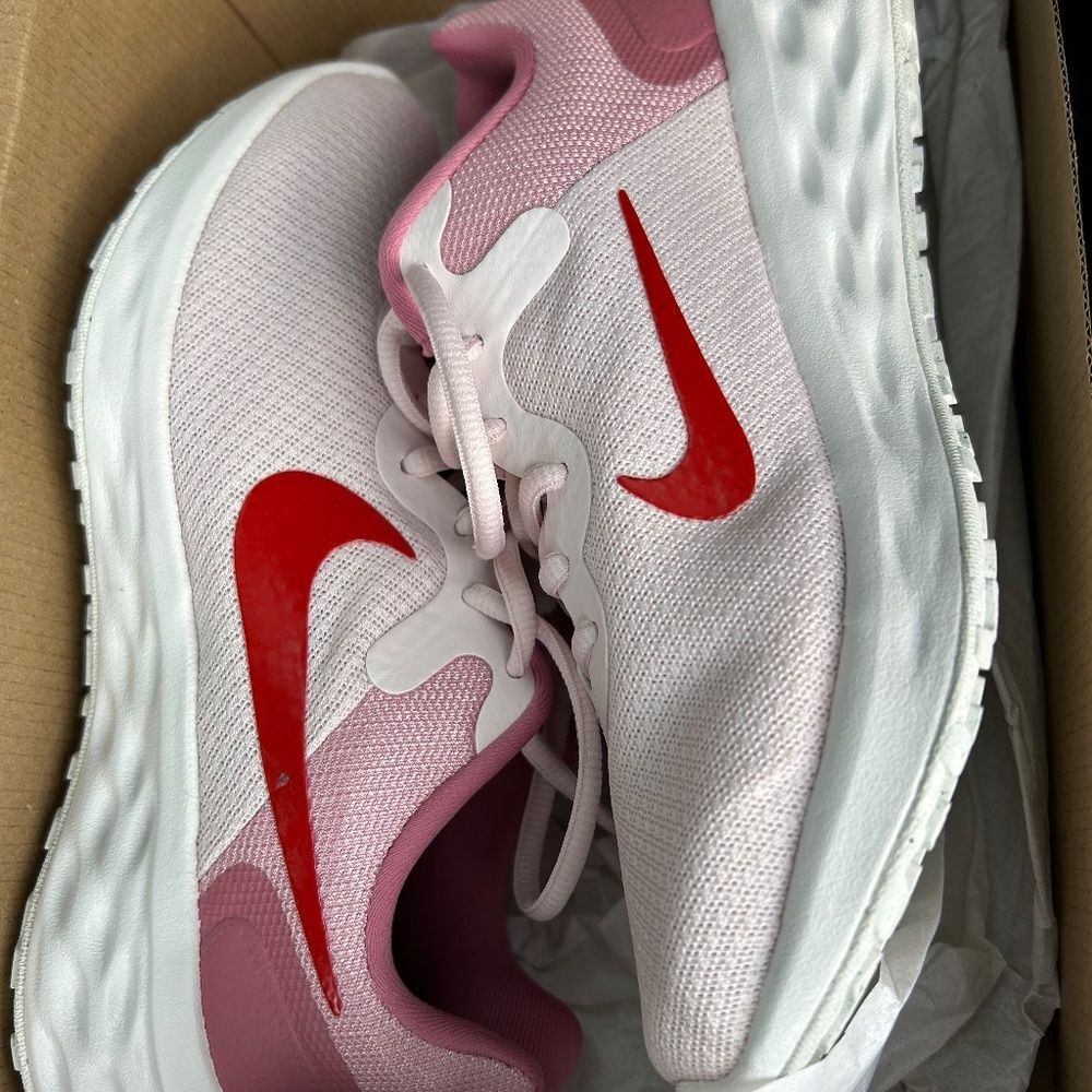 Nike Women's Shoes, Light Soft Pink Cinnabar Desert Berry, 6.5